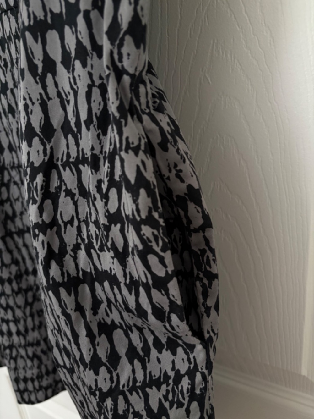 Gray and Black Patterned Short Sleeve Mini Dress - Picture 3 of 4